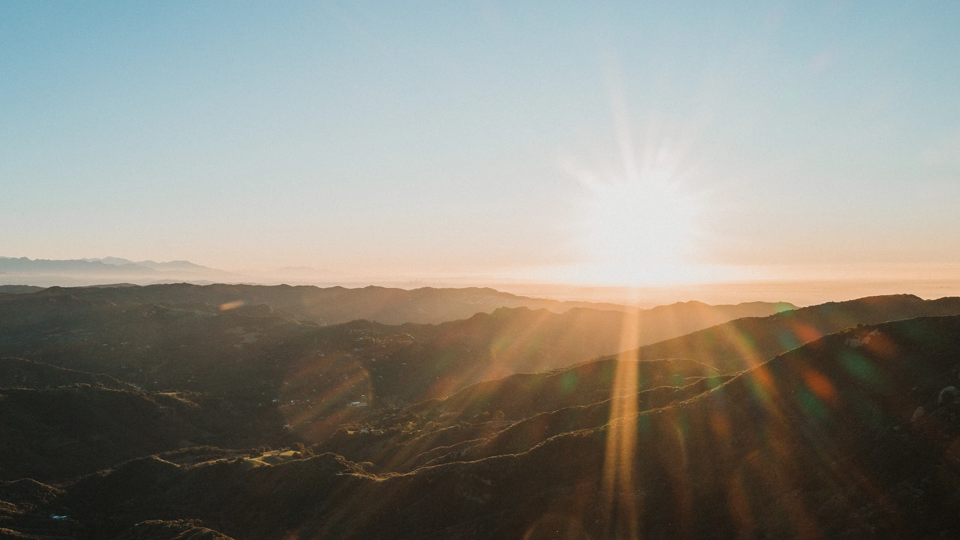 Long rays across the canyons